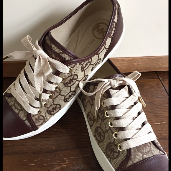 Michael Kors Shoes - Michael Kors City Sneakers Sz W8